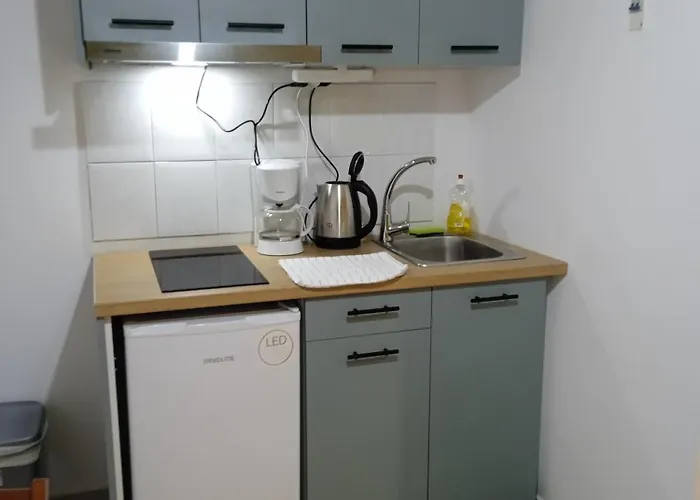 斯玛拉迪酒店 *